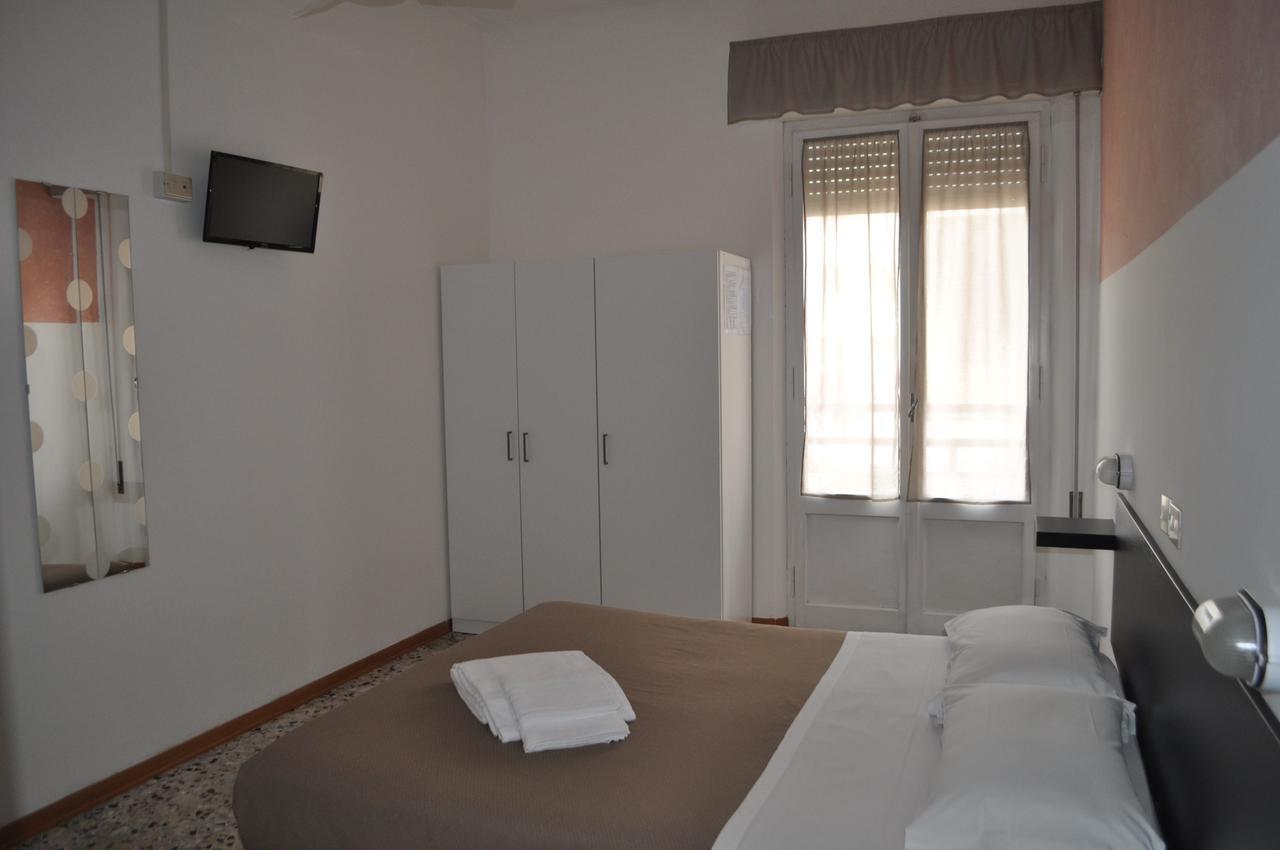 Hotel Urano กัตตอลิกา ภายนอก รูปภาพ