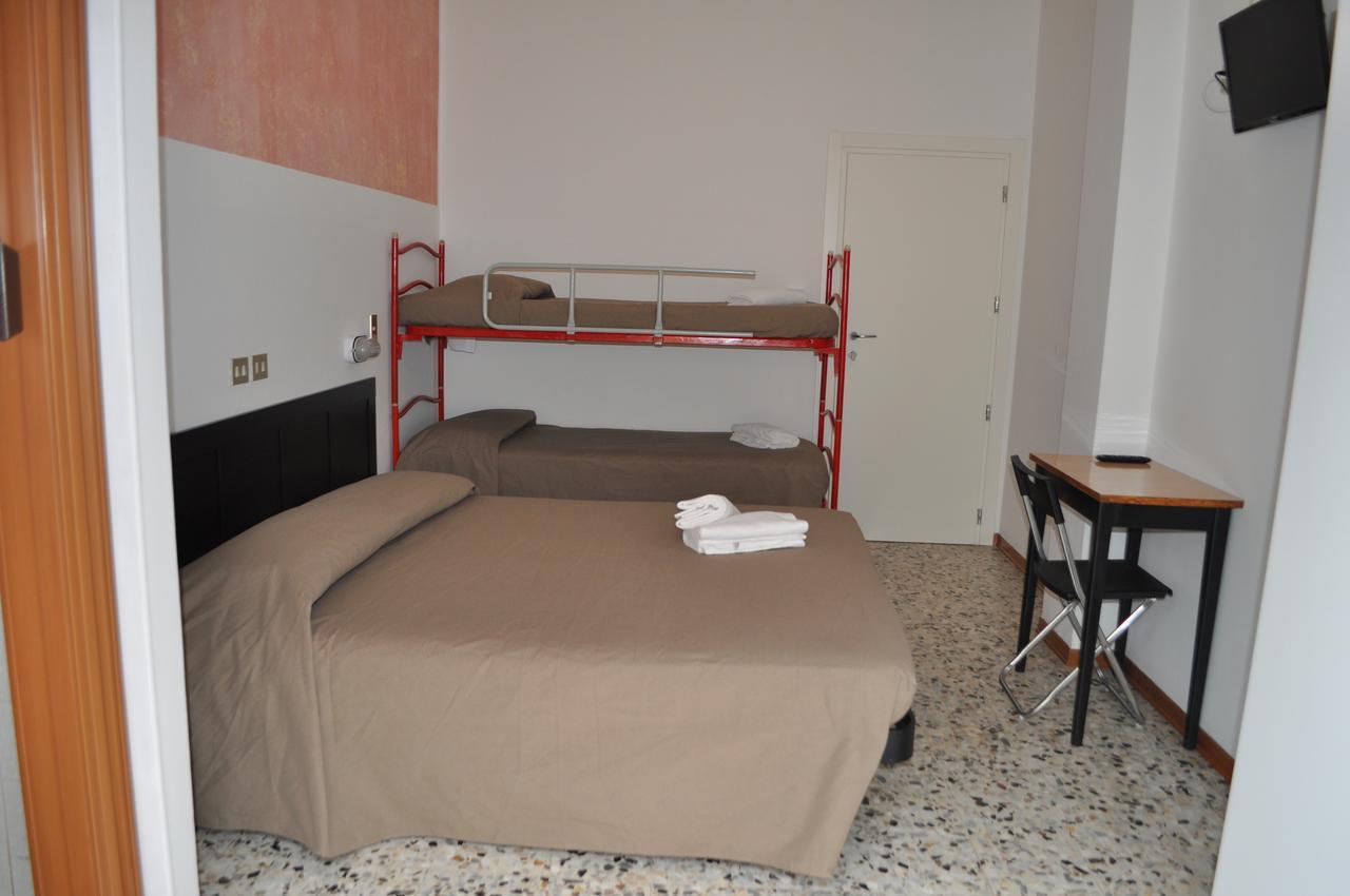 Hotel Urano กัตตอลิกา ภายนอก รูปภาพ