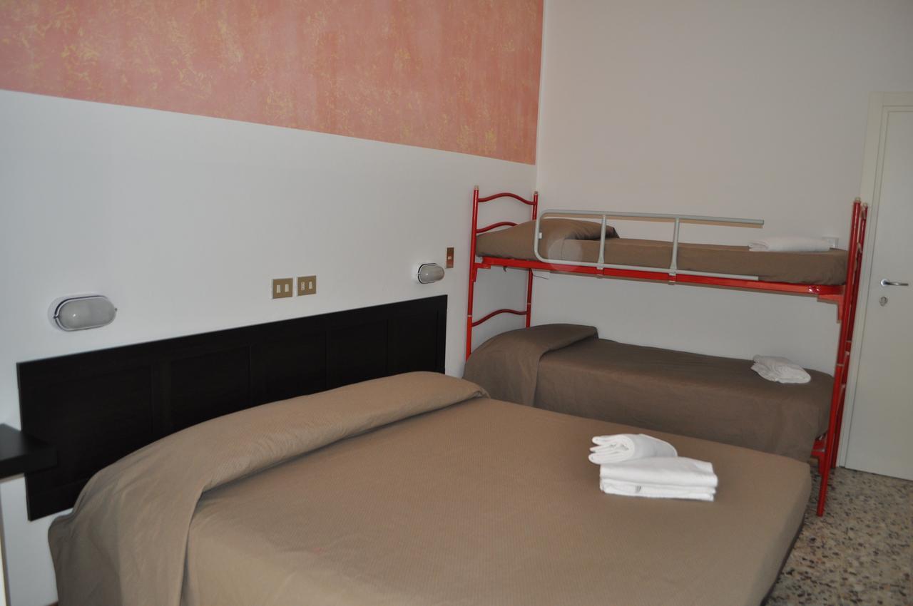 Hotel Urano กัตตอลิกา ภายนอก รูปภาพ