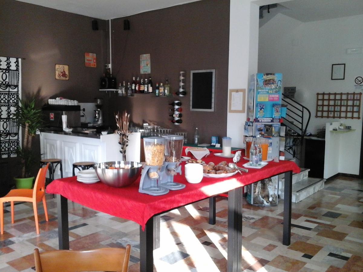 Hotel Urano กัตตอลิกา ภายนอก รูปภาพ