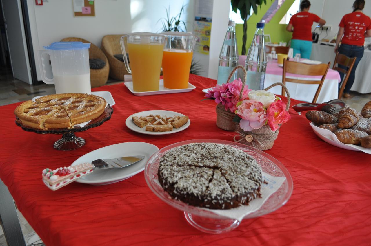 Hotel Urano กัตตอลิกา ภายนอก รูปภาพ