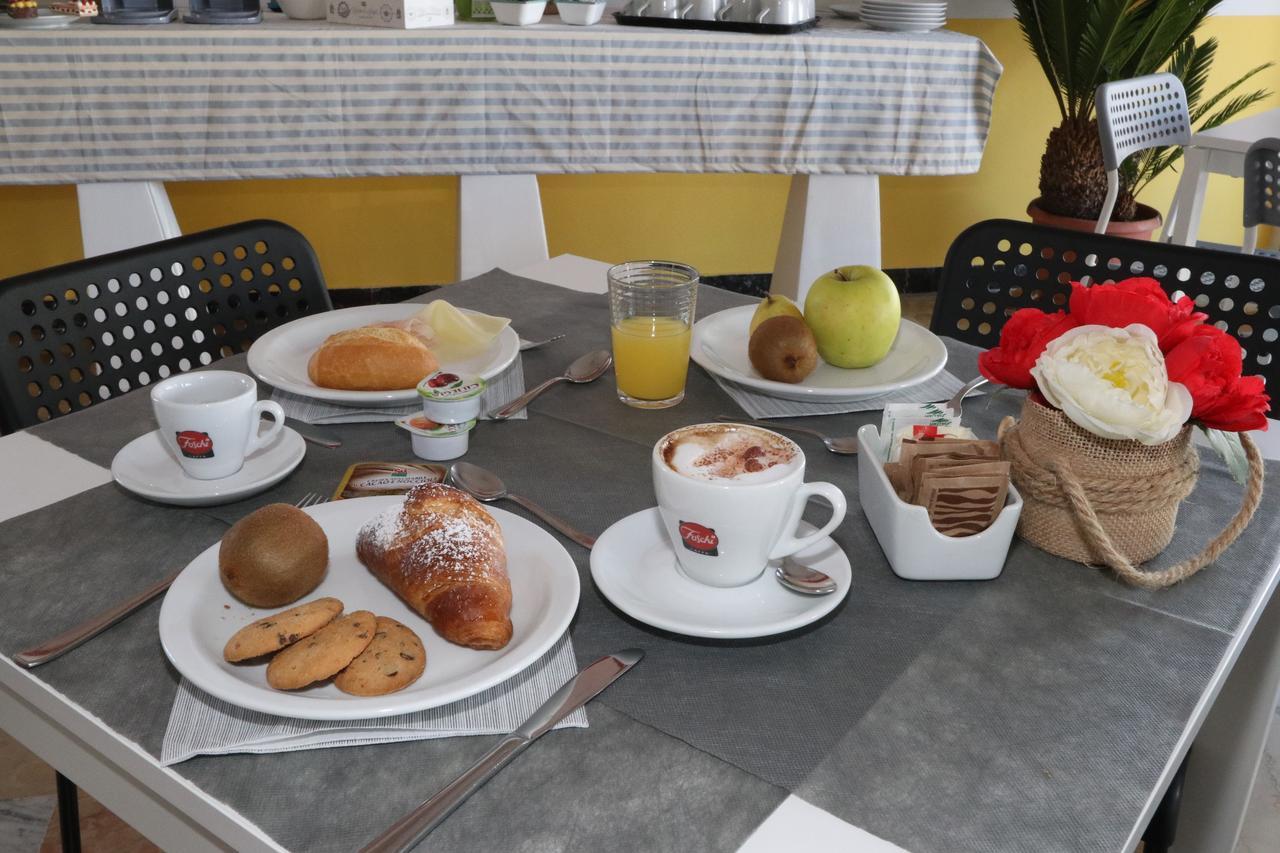 Hotel Urano กัตตอลิกา ภายนอก รูปภาพ