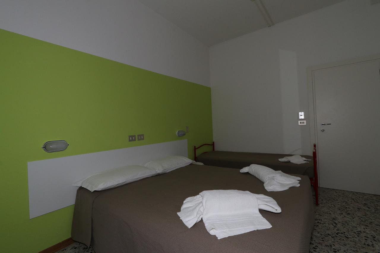 Hotel Urano กัตตอลิกา ภายนอก รูปภาพ