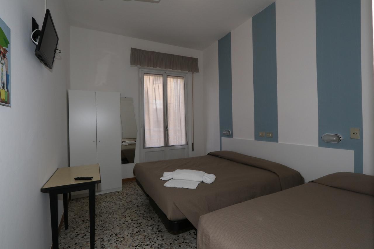 Hotel Urano กัตตอลิกา ภายนอก รูปภาพ