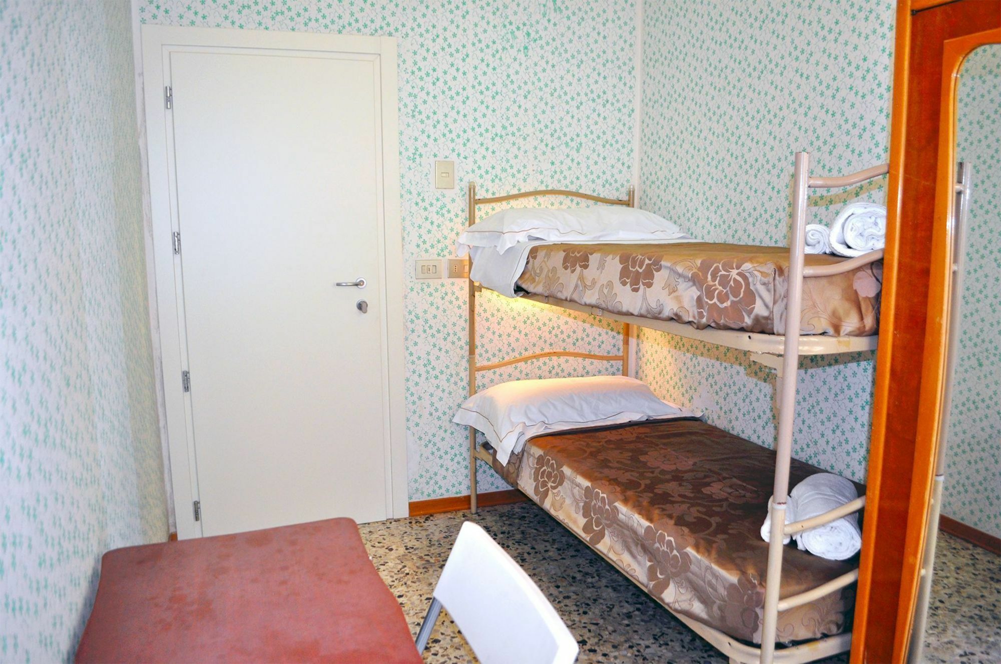 Hotel Urano กัตตอลิกา ภายนอก รูปภาพ