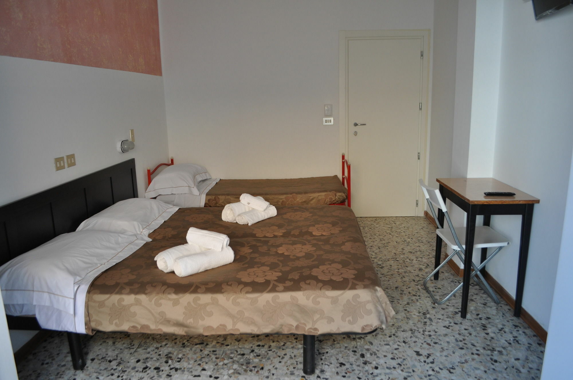 Hotel Urano กัตตอลิกา ภายนอก รูปภาพ