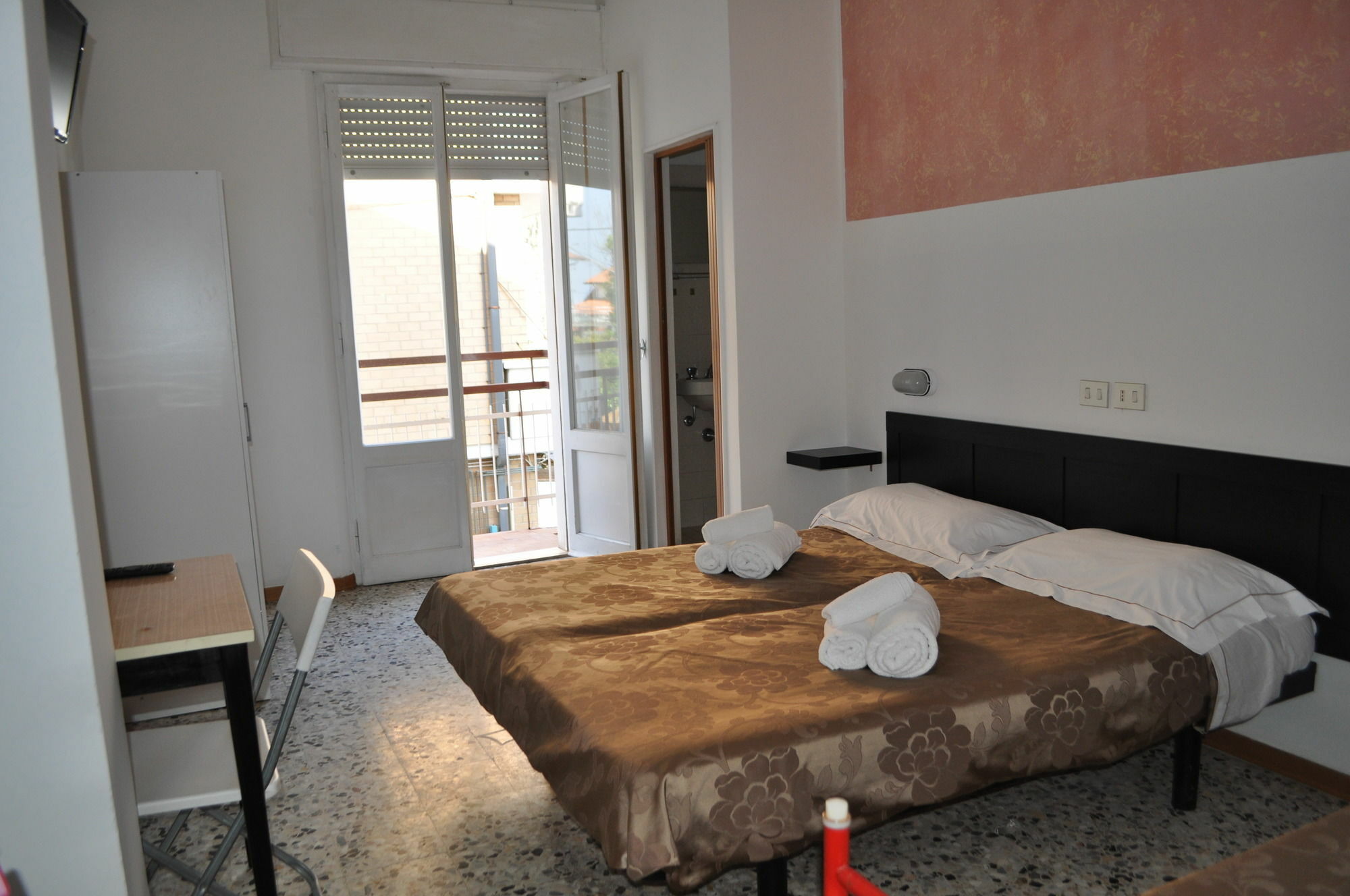 Hotel Urano กัตตอลิกา ภายนอก รูปภาพ